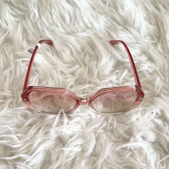 Back in stock soon! UO Willow Hexagon Sunglasses in Pink: Retro Reverie - Picture 10 of 14